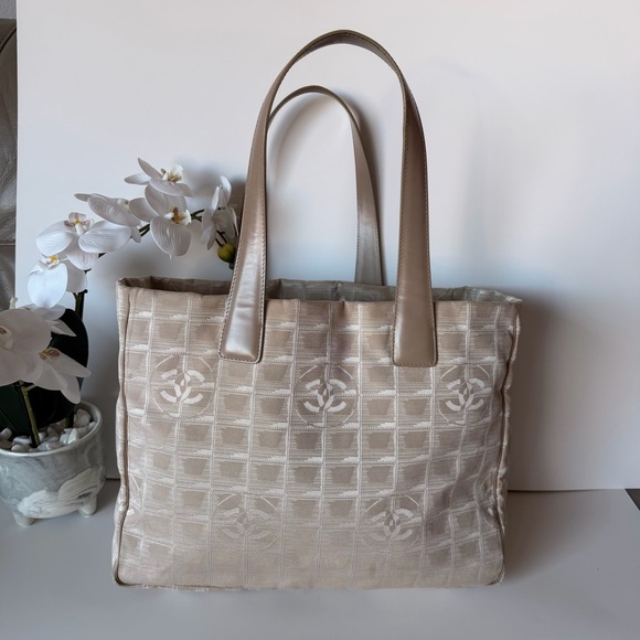 Chanel Travel Line Tote Beige CC Jacquard  very good condition pre loved 💕 - Picture 2 of 16
